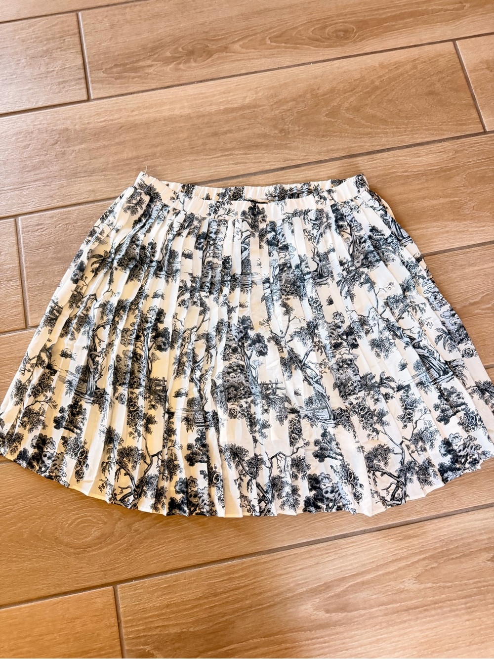 Banana Republic Black and White Pleated Floral Skirt